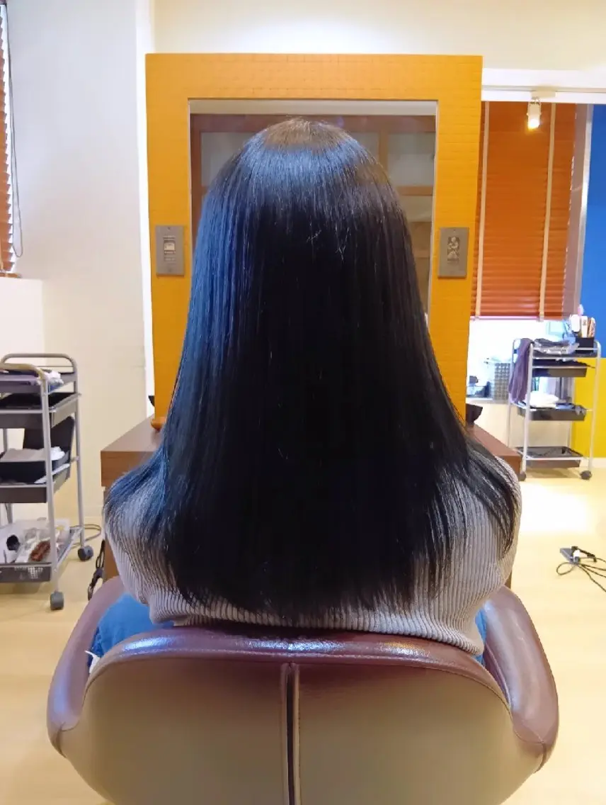 ロング カラー エメラルドグリーン 顔まわりレイヤー 顔周りカット レイヤーカット 縮毛矯正 カット ヘアカラー トリートメント 小林暢🌟Orque 髪質改善サロン🌙のヘアスタイル