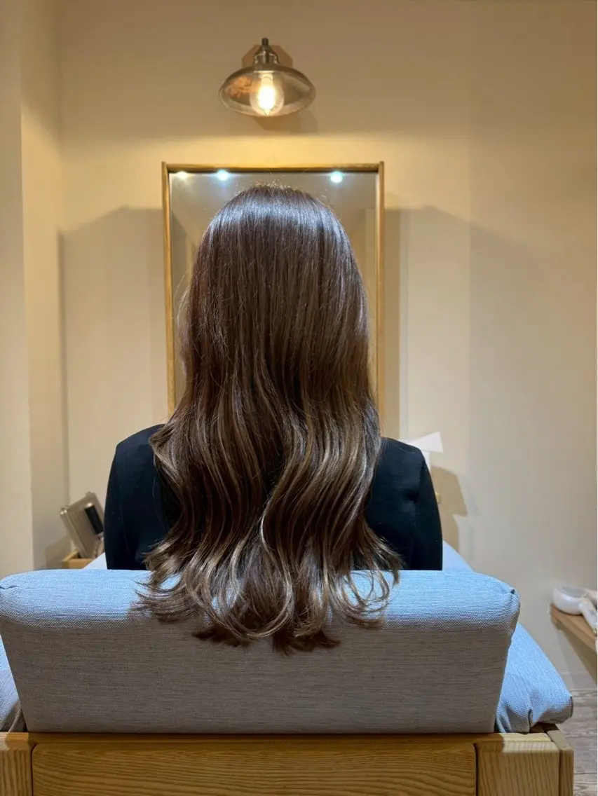 ロング カラー ベージュカラー オリーブベージュ ヘアカラー 鍋島 くるみのヘアスタイル