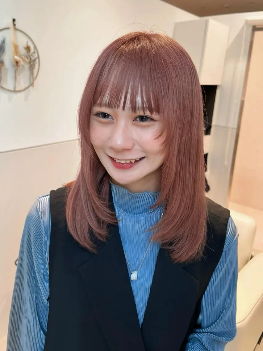 ミディアム カラー ベージュカラー ブリーチ ピンクカラー ピンクベージュ 顔まわりレイヤー 泉愛美/銀座美容師 /暖色カラー/ボブのヘアスタイル