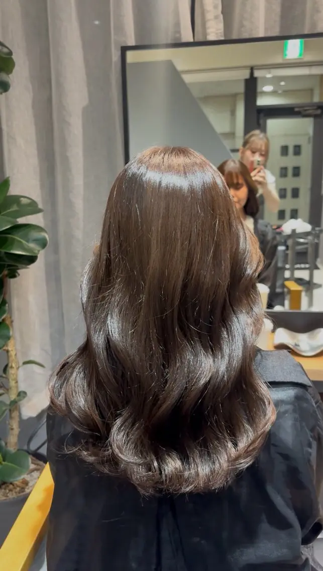 ロング ミヤウチ セイナのヘアスタイル