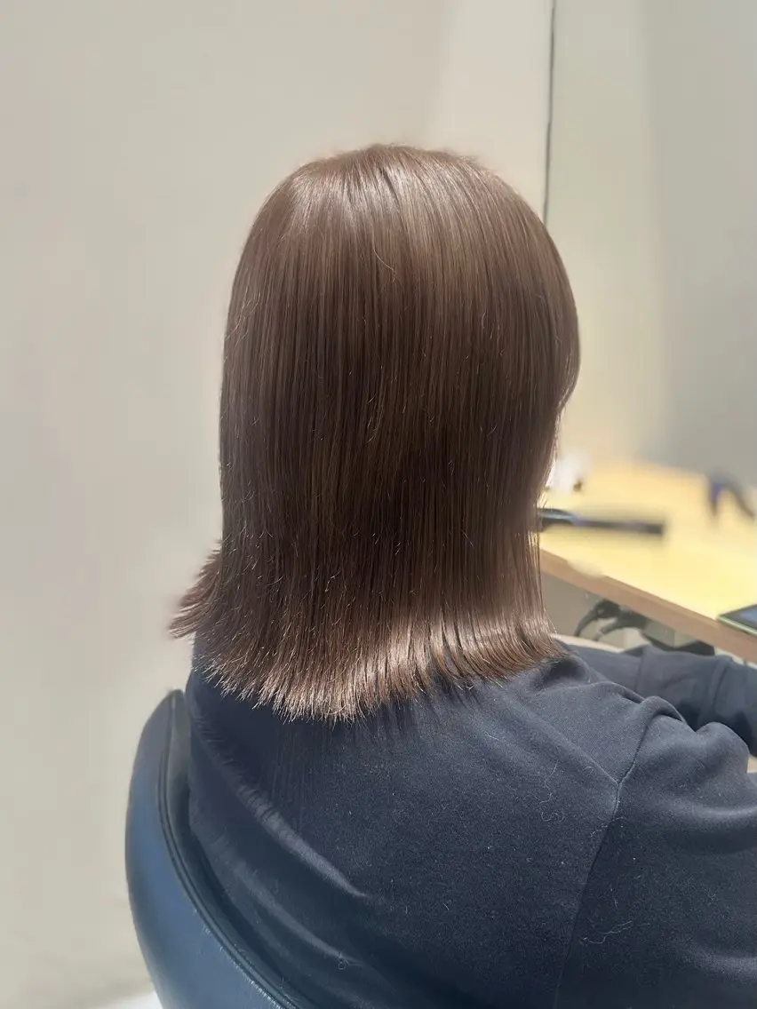 セミロング カラー ヘアカラー トリートメント ヘッドスパ ミオ💎ショート 透ける暗髪のヘアスタイル