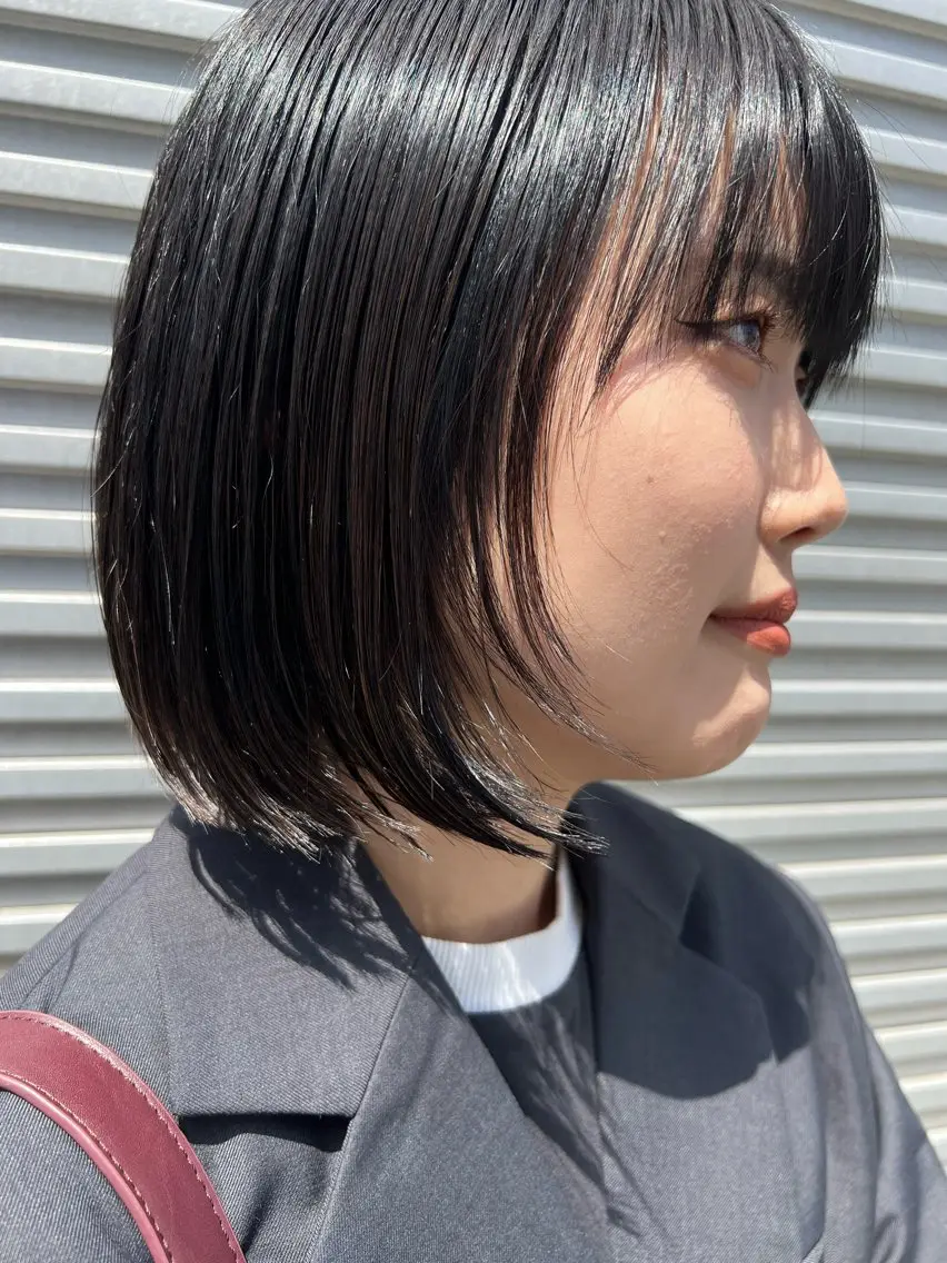 カラー momb 折戸結菜のヘアスタイル