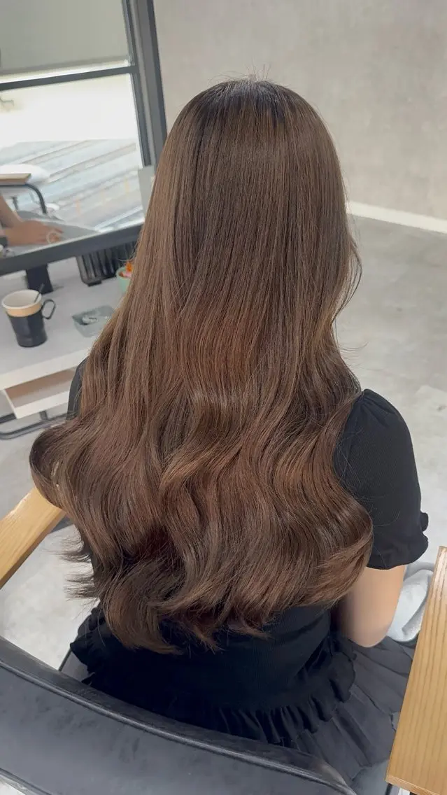 ロング カラー アッシュ アッシュブラウン ベージュカラー 黒髪 ブリーチ カット ヘアカラー トリートメント 赤み無し柔らかカラー 【梅田】madokaのヘアスタイル