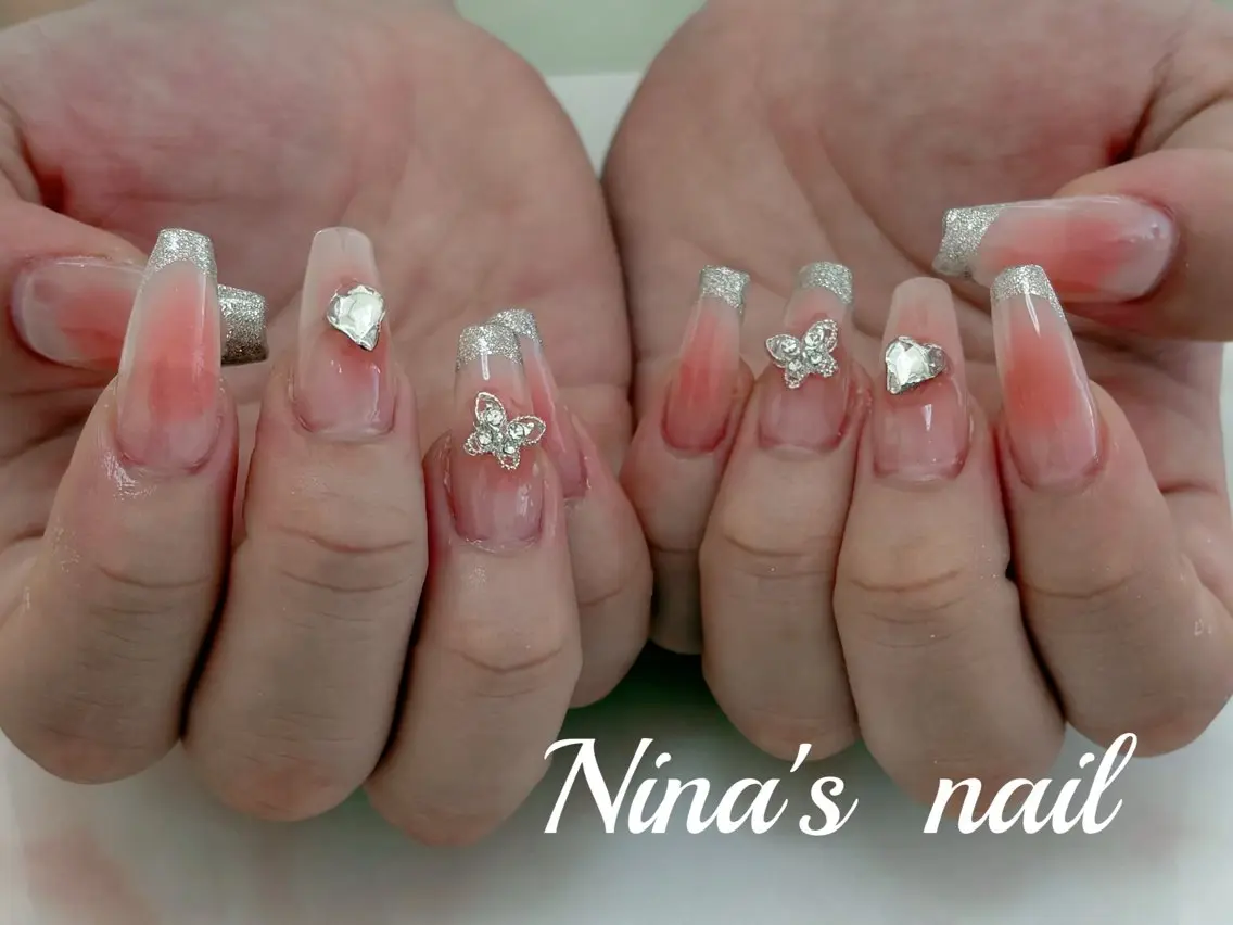 ネイル チークネイル フレンチネイル ハンドネイル Nina's nailのネイルデザイン