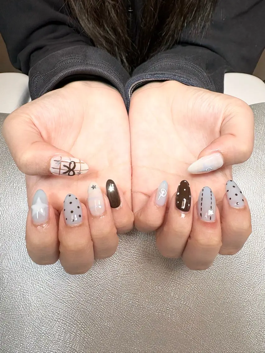 ネイル ブルー ブラウン ドット バレンタイン ハンドネイル ✨韓国✨nail salonLumieのネイルデザイン