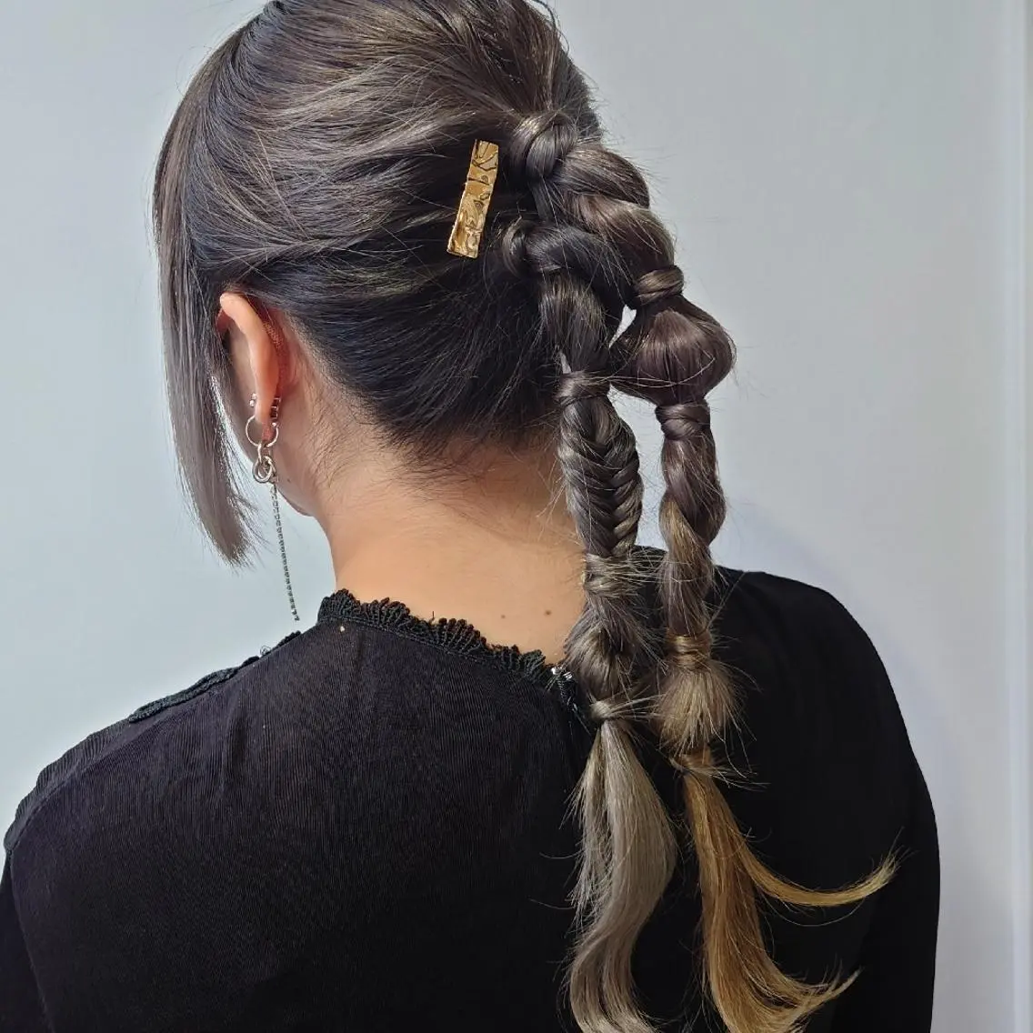 ロング ヘアアレンジ パーマ カラー 成人式 ポニーテール ツインテール インナーカラー 卒業式のヘアスタイル ヘアセット かわい ゆうな 髪質改善/縮毛矯正のヘアスタイル