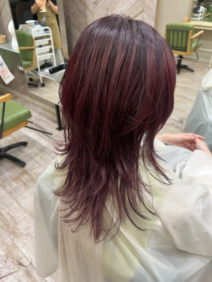 セミロング カラー レイヤーカット ウルフカット 小野 眞白のヘアスタイル