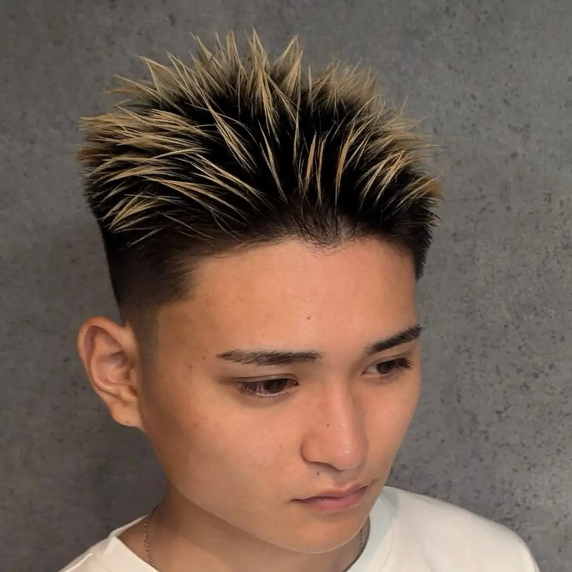 メンズカット+金メッシュカラーの写真