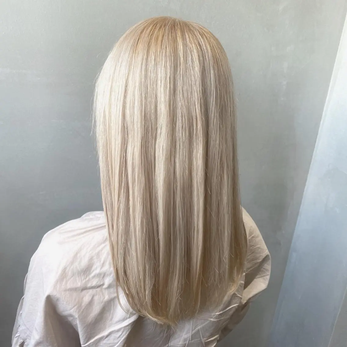 ロング カラー ベージュカラー ブリーチ ホワイトベージュ ヘアカラー トリートメント ブリーチなしWカラー ✨縮毛矯正✨ワタベのヘアスタイル