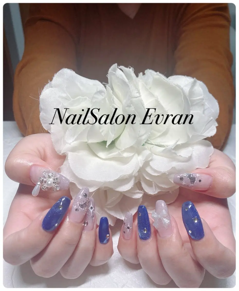 ネイル アートネイル フレンチネイル キラキラネイル ロングネイル マグネットネイル ハンドネイル Nail salon Evranのネイルデザイン