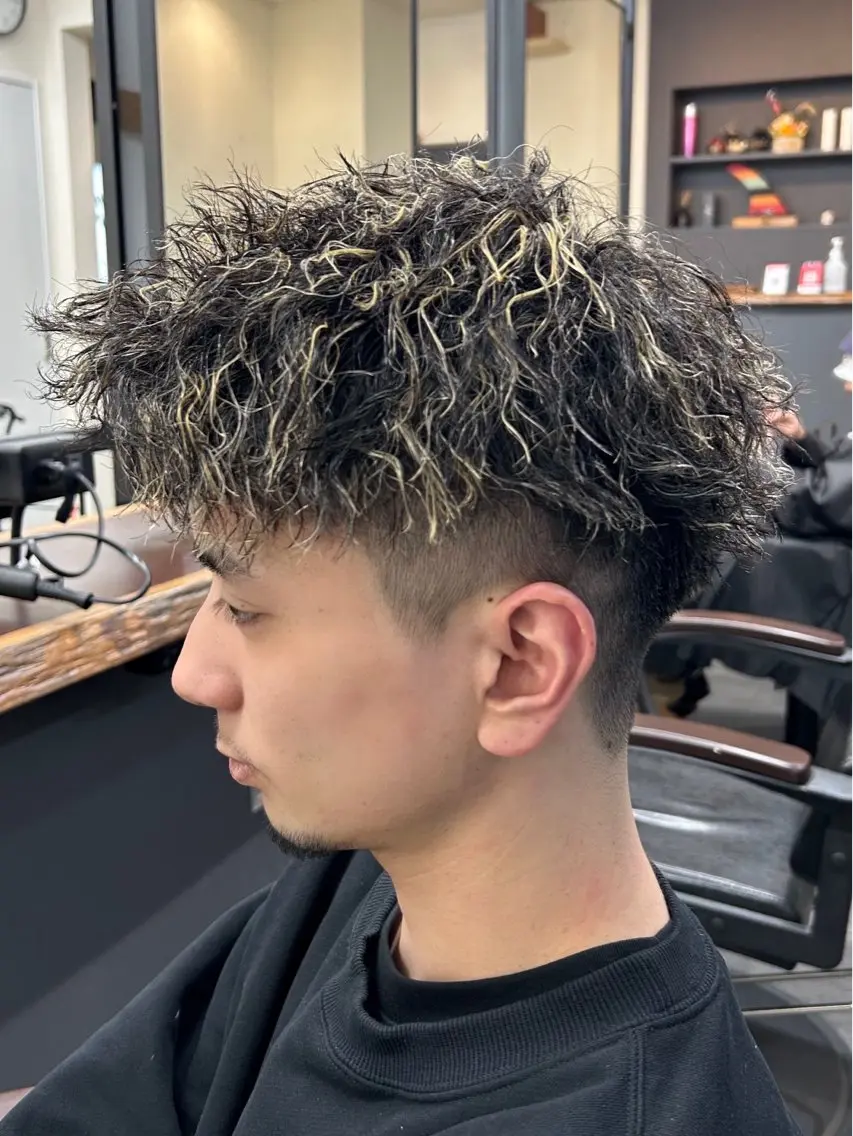 ショート カラー パーマ メンズ メンズハイライト メンズメッシュ メンズパーマ メンズツイストパーマ ハイライトカラー カット ヘアカラー パーマ 【メンズパーマ特化】 🍏網中勇喜のヘアスタイル