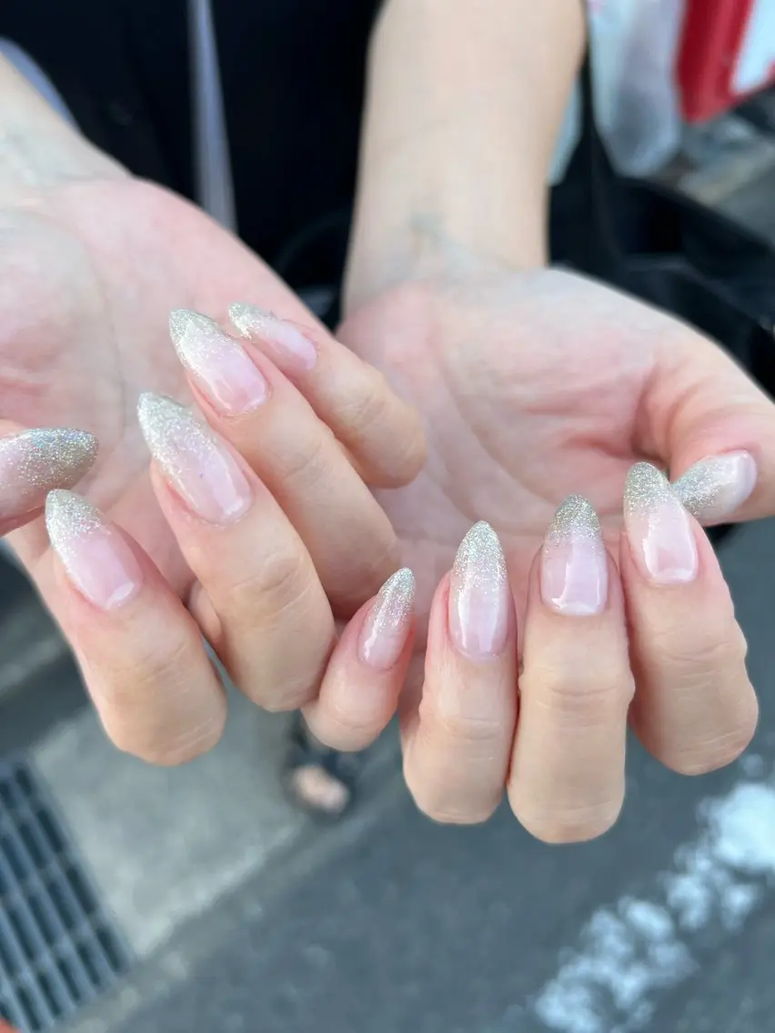 ネイル グラデーション ラメ(グリッター) ラメグラデーション シンプルネイル Nail by EN 🪽Amiのネイルデザイン