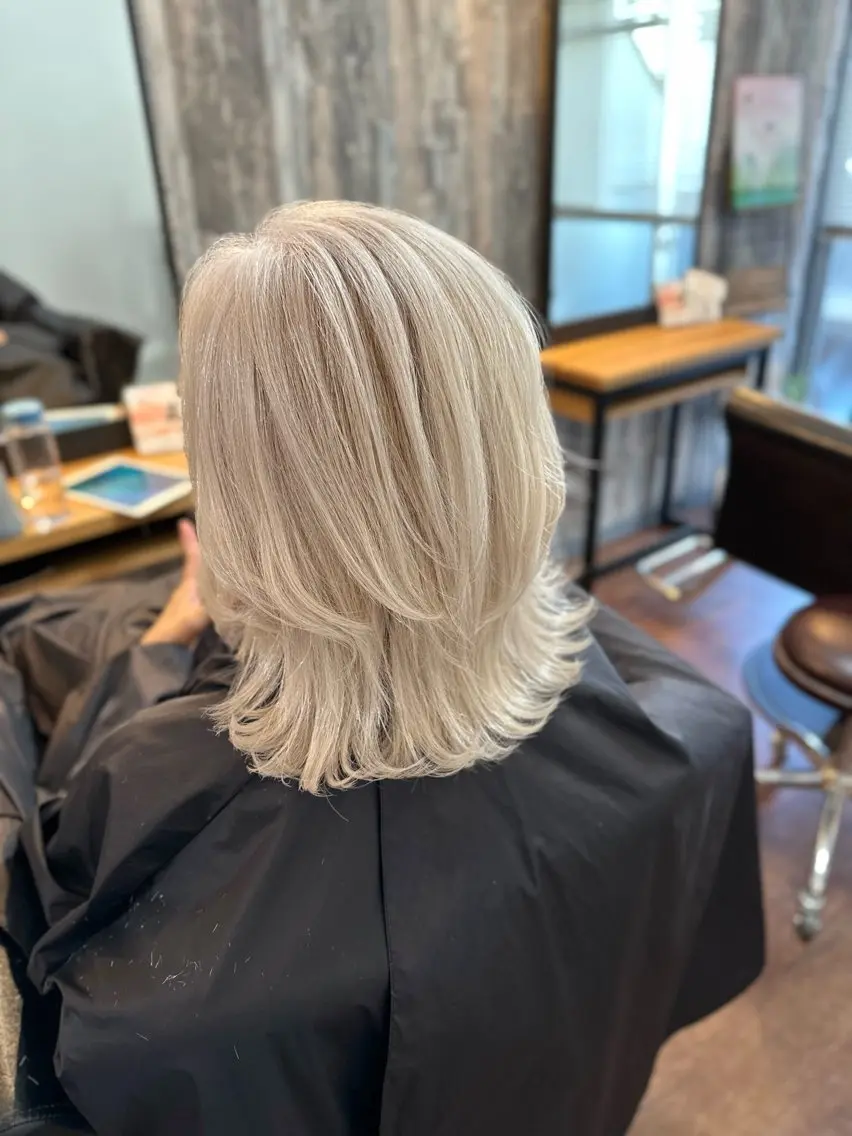 ミディアム カラー ブリーチ ブリーチなしカラー カット ヘアカラー トリートメント Luzir⭐︎ GEN⭐︎のヘアスタイル