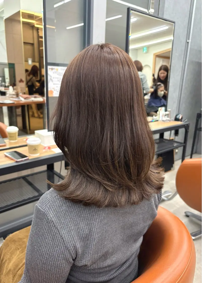 セミロング カラー カット ヘアカラー 🫧透明感🫧 上岡夕理香のヘアスタイル