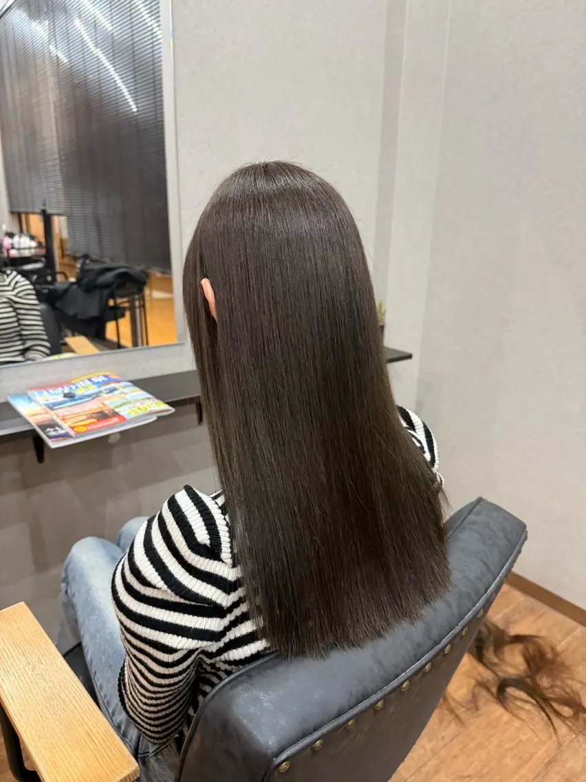 ロング カラー グレージュ ヘアカラー トリートメント 鵜飼 真伍のヘアスタイル