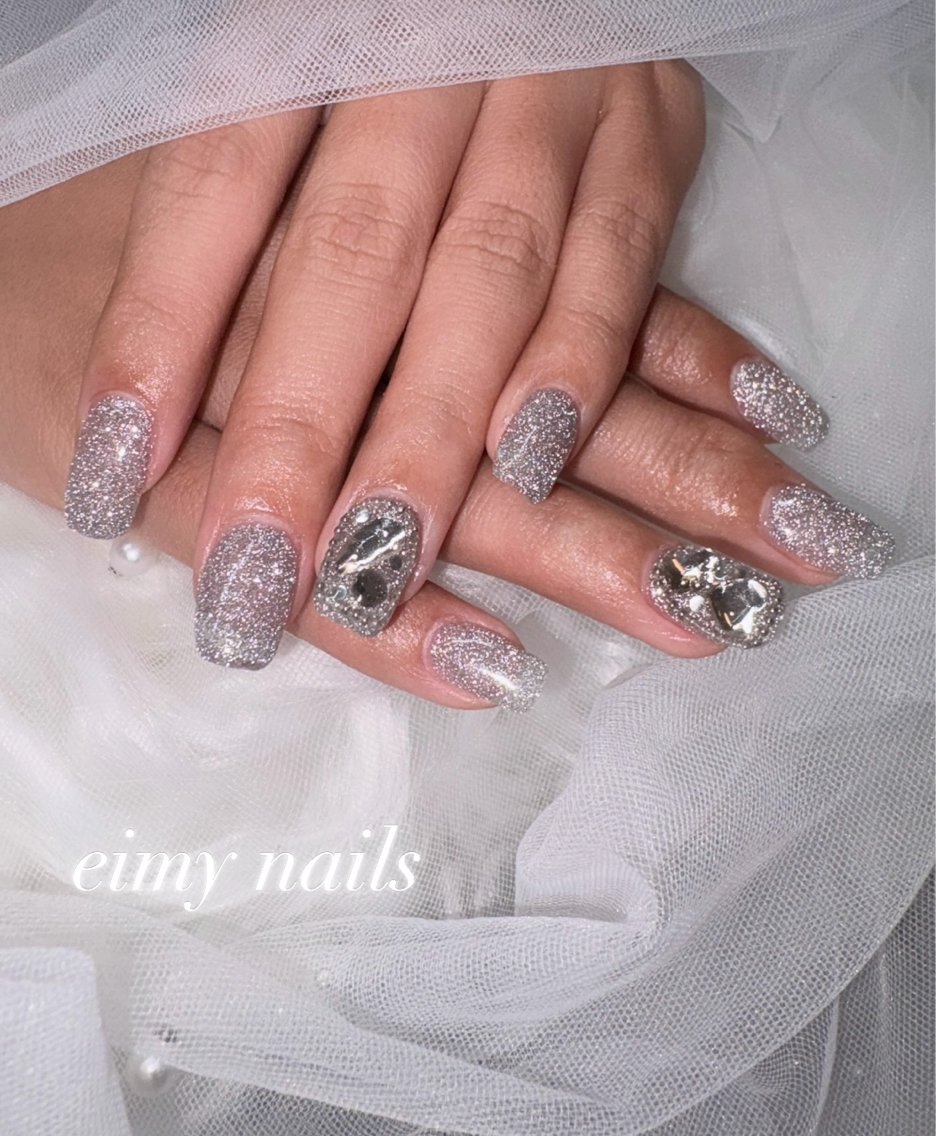 ネイル アートネイル フラッシュネイル ラメ(グリッター) リボン シルバー ハンドネイル eimy nails♡のネイルデザイン