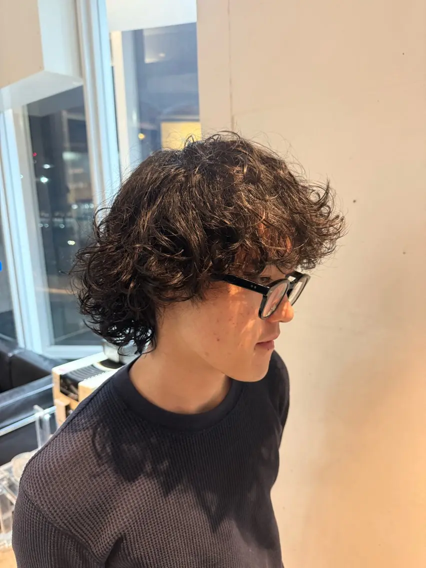 ショート パーマ メンズ メンズパーマ 磯崎 新のヘアスタイル