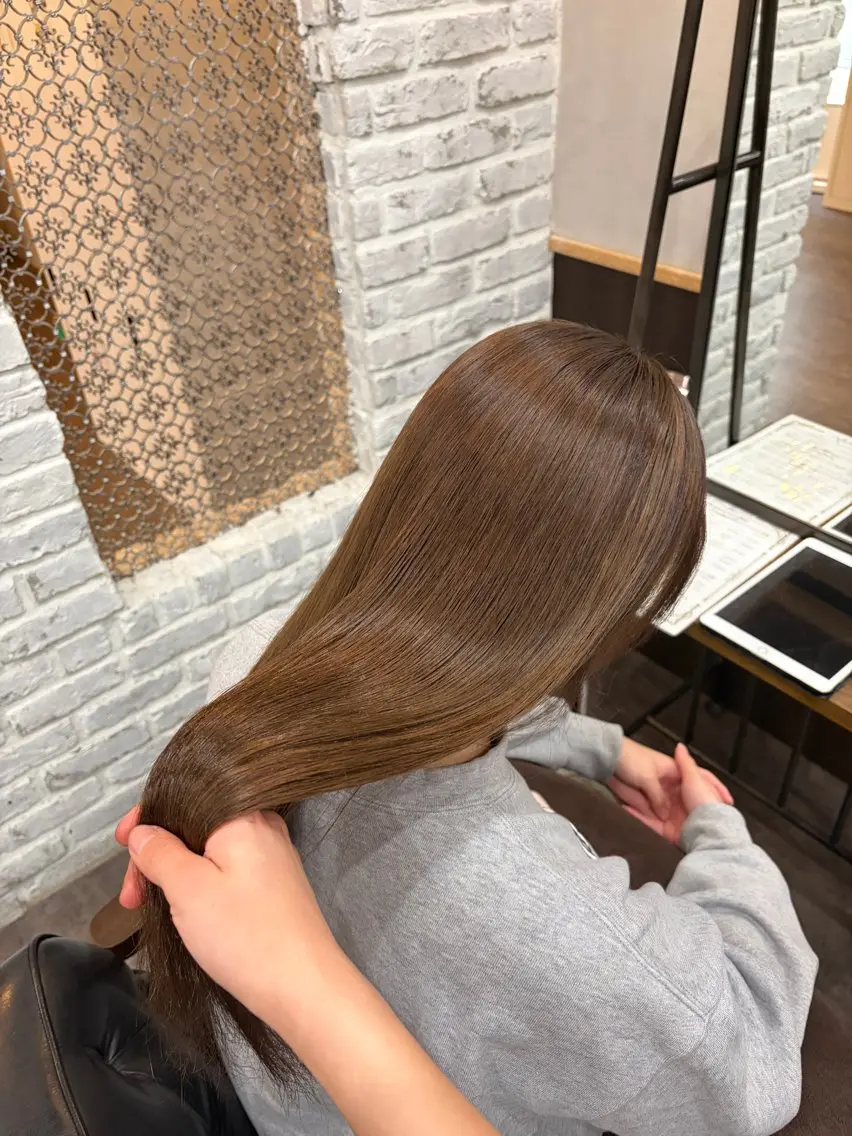カラー ブリーチ ヘアカラー トリートメント Mejia Riseのヘアスタイル