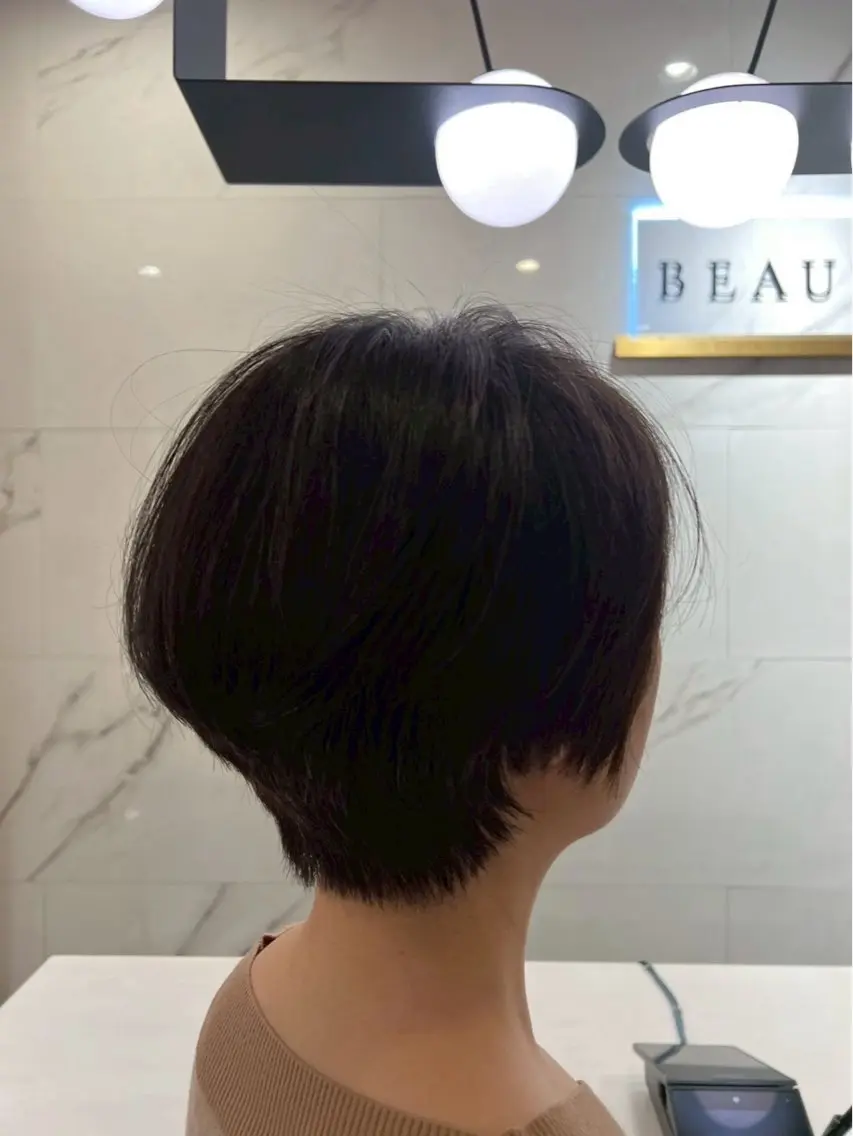 ショート カラー ヘアカラー 石川 幸呼のヘアスタイル