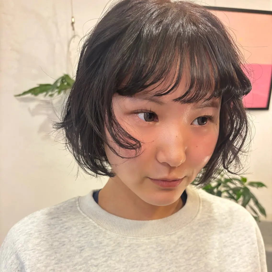 ショート ヘアカラー illatos サヤナのヘアスタイル
