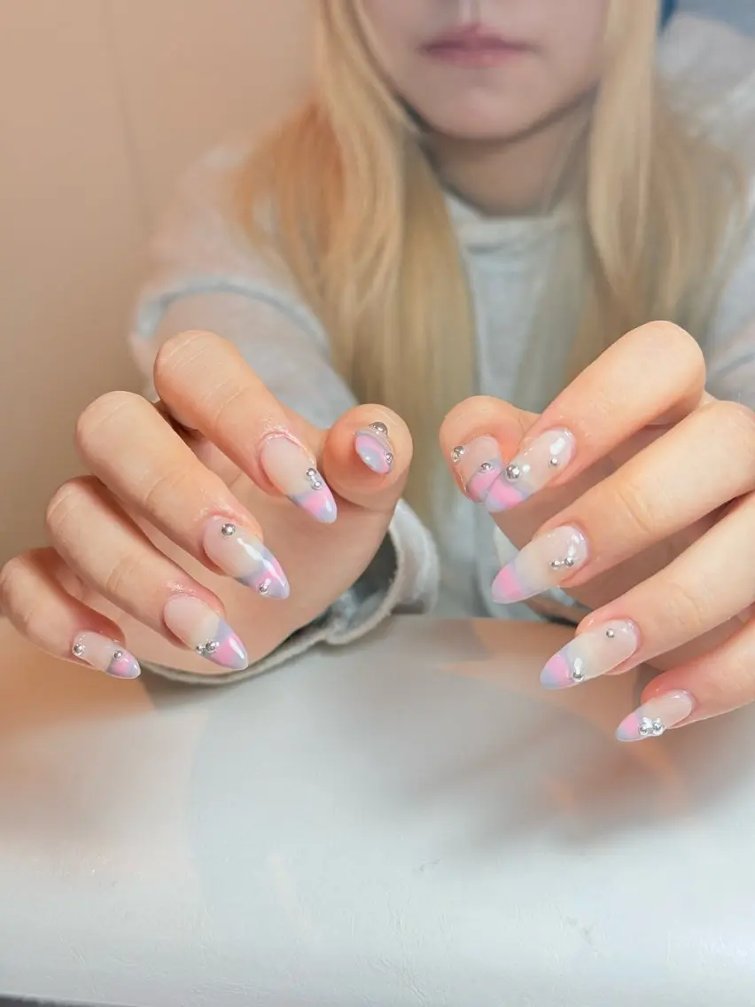 ネイル チークネイル フレンチネイル グラデーション キラキラネイル 韓国ネイル ハンドネイル Risa_ Nailのネイルデザイン