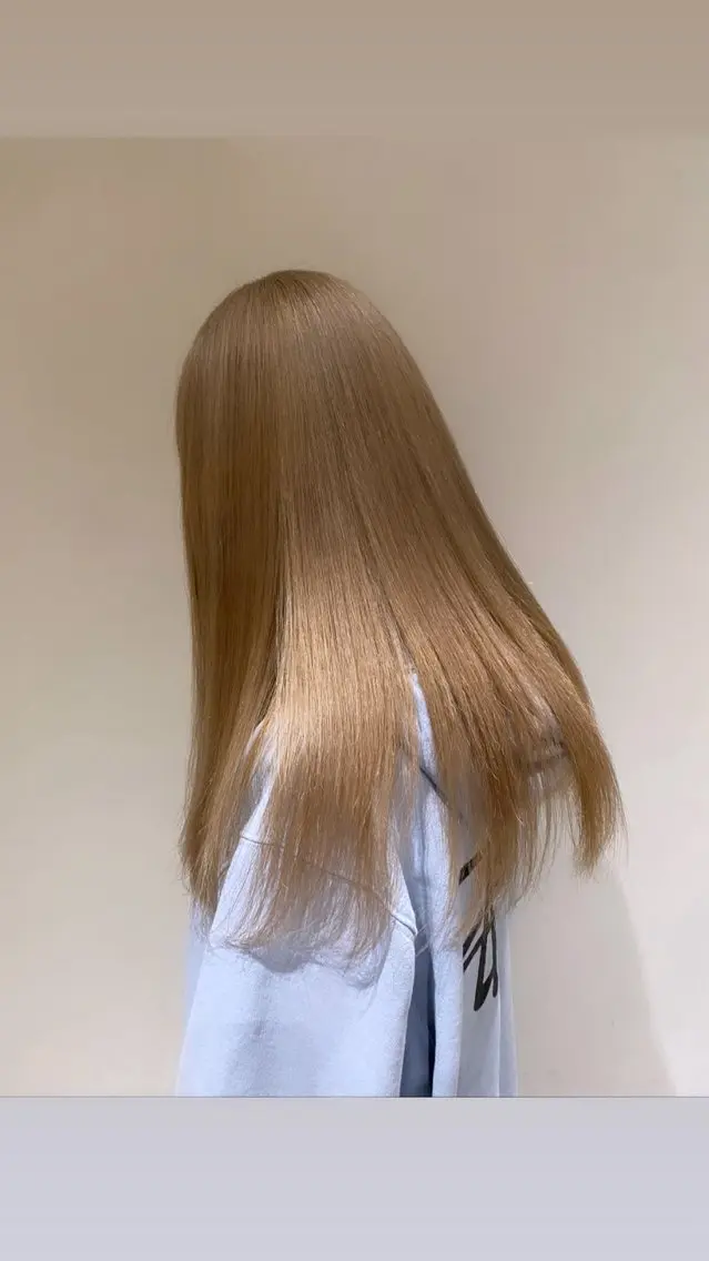 ロング カラー ブリーチ 星田 美海のヘアスタイル
