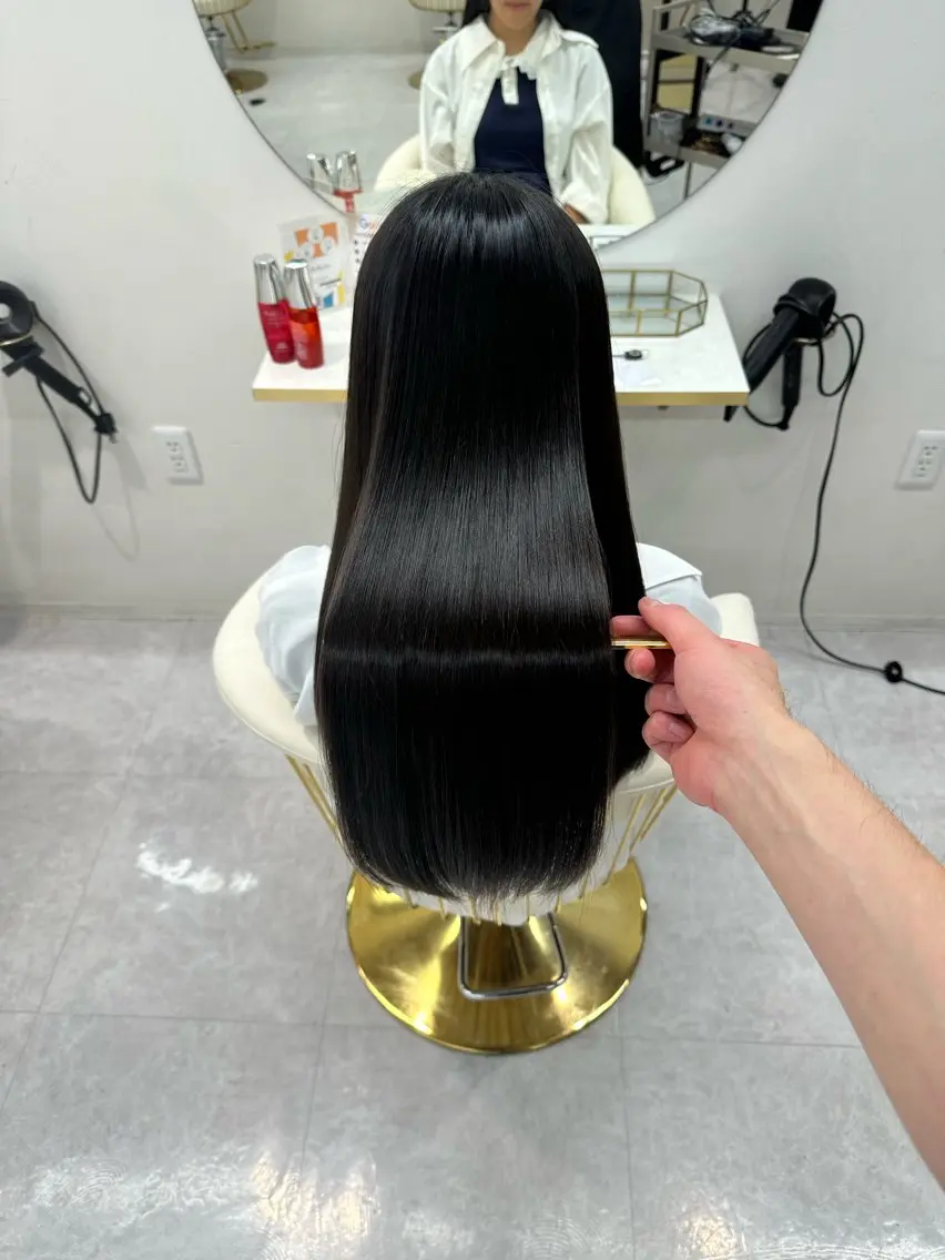 セミロング カット 縮毛矯正 トリートメント 艶髪、髪質改善 富田隼仁のヘアスタイル
