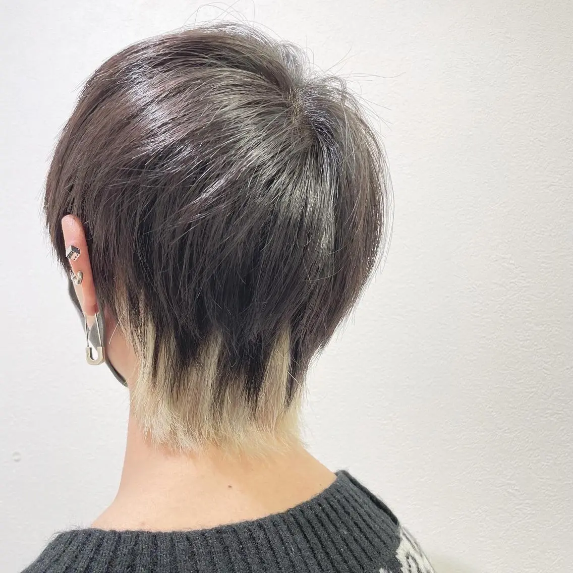 カラー メンズ 渡部凌我 小顔ウルフ ハイトーンカラーのヘアスタイル