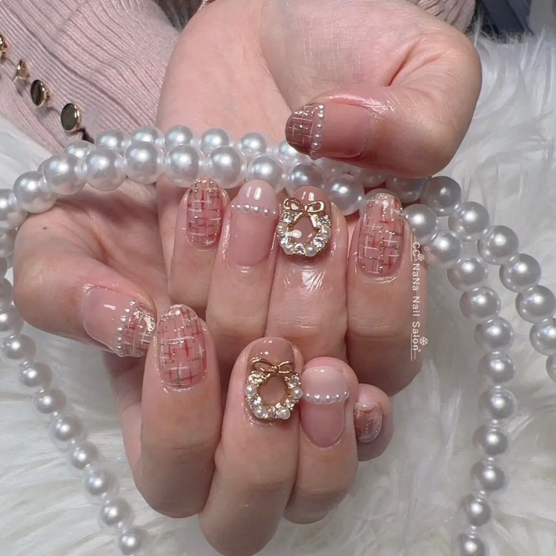 ネイル 冬ネイル クリスマス ハンドネイル CC  NaNa ワンホンネイル🌙Nのネイルデザイン