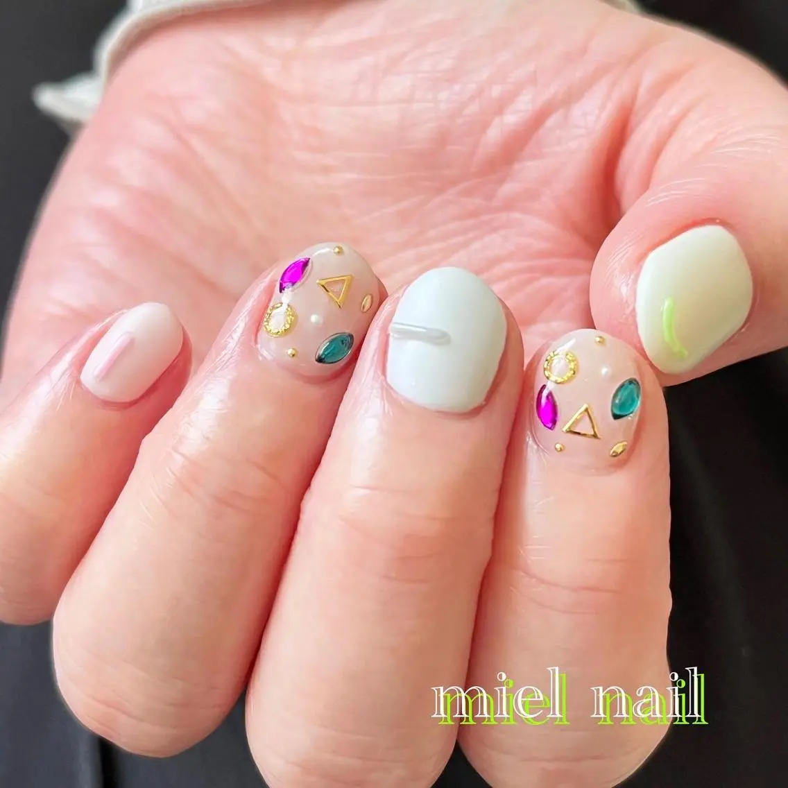 ネイル マットネイル パステルネイル 春ネイル ストーンネイル ハンドネイル miel nailのネイルデザイン