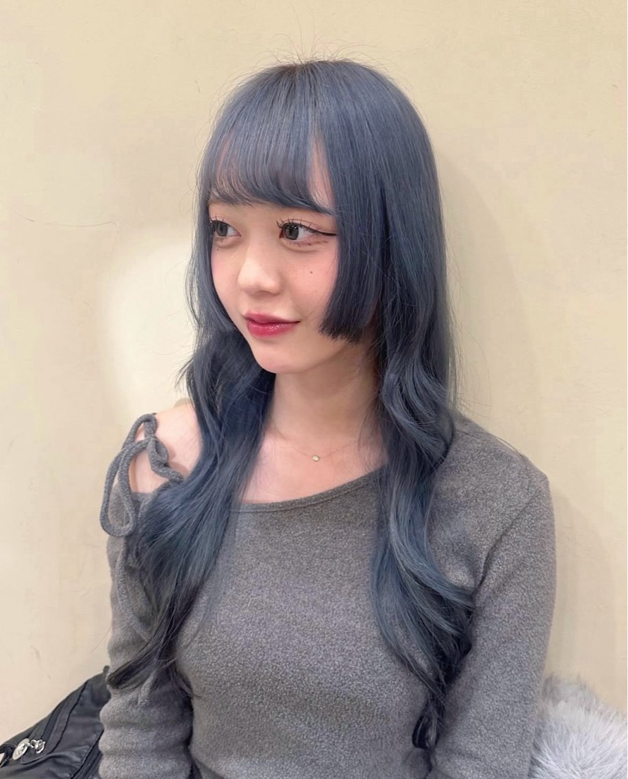ロング カラー ブリーチ ブルーカラー シルバー ながい まさきのヘアスタイル