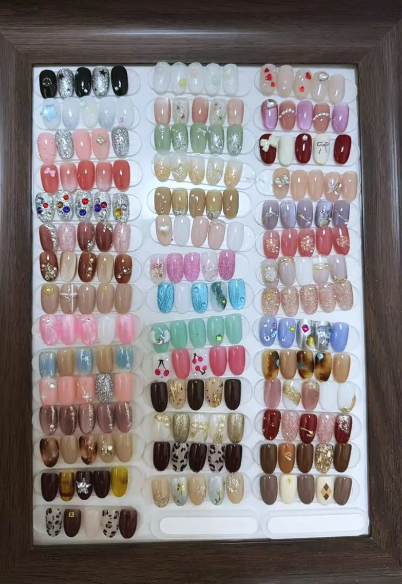 ネイル アートネイル チークネイル 長さ出し フラッシュネイル キラキラネイル For you. Nail Salonのネイルデザイン