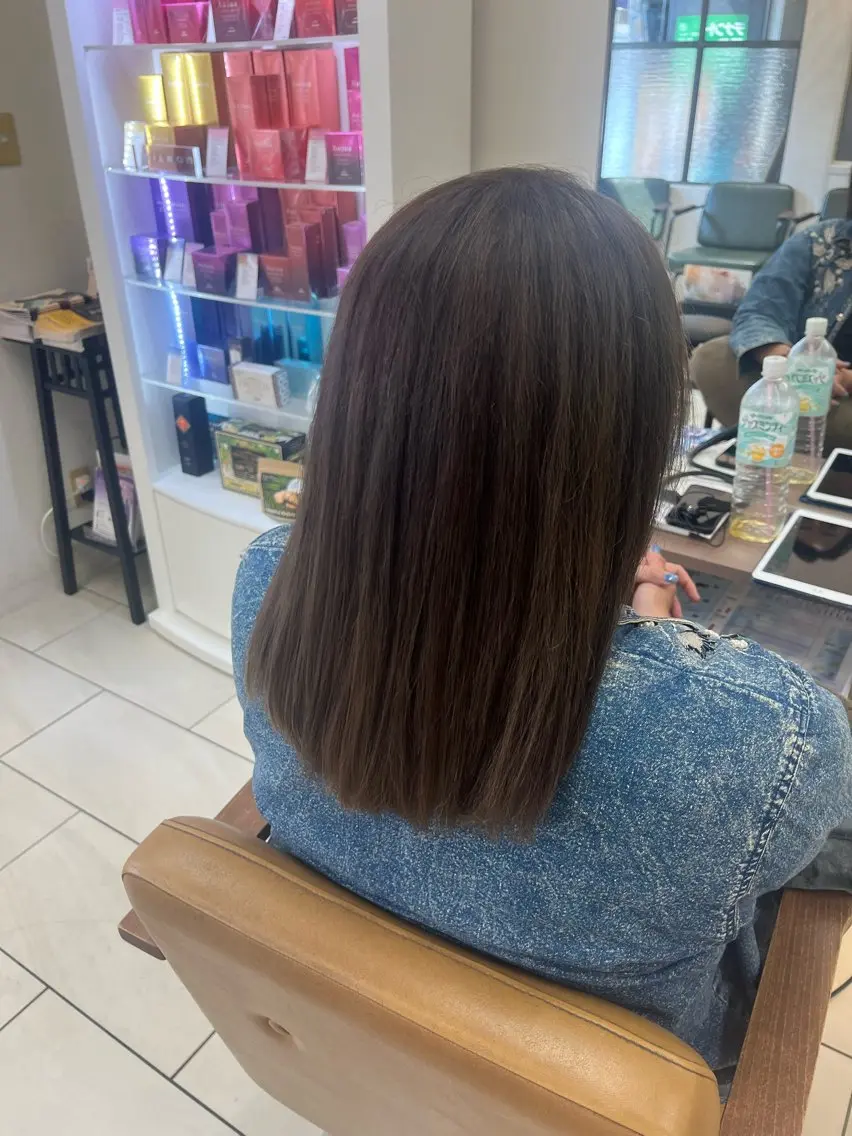 ミディアム カラー ブリーチ グレージュ 福本 光のヘアスタイル