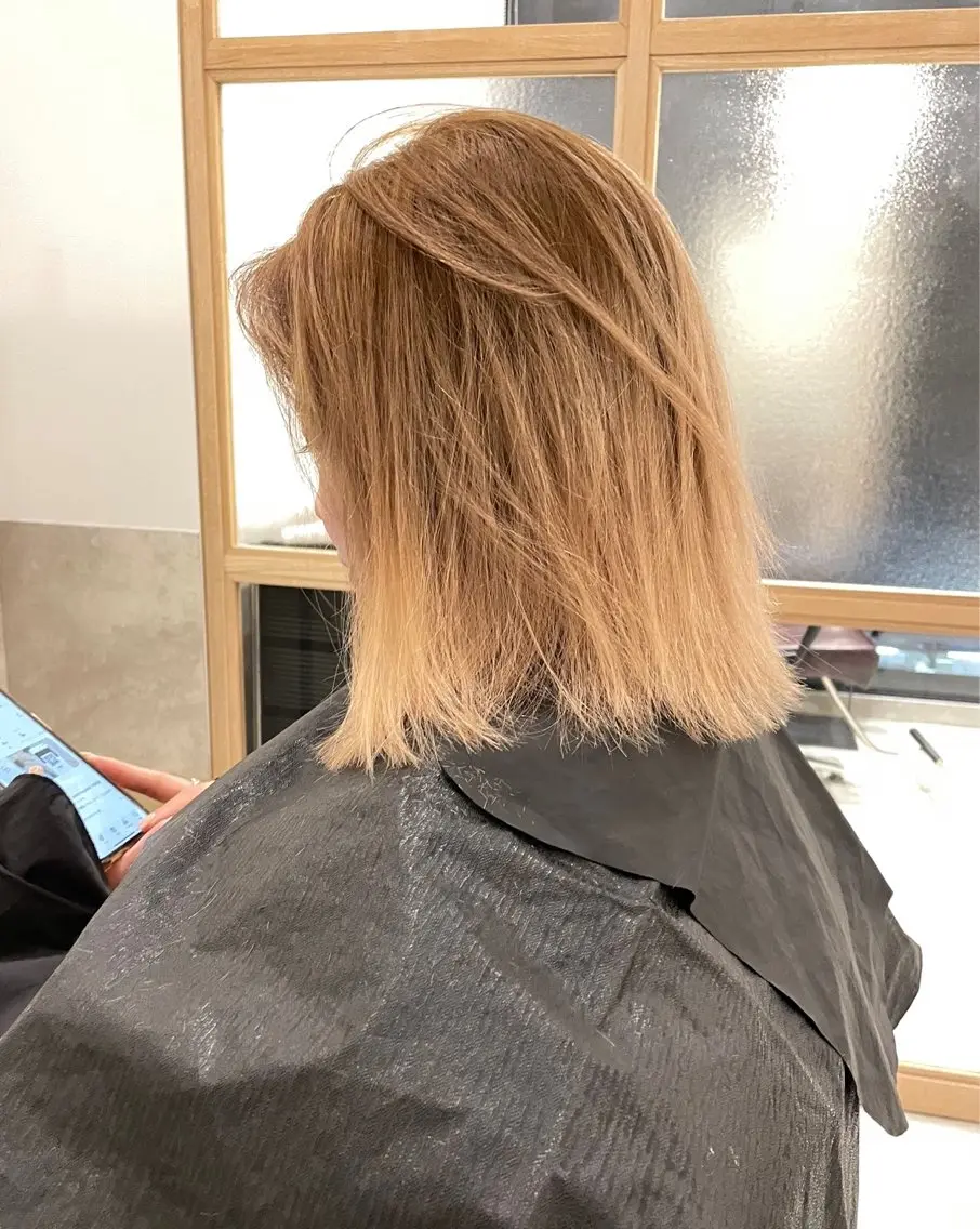 セミロング カラー 🫧ハイトーン✨格安 より質💐マンツーマのヘアスタイル