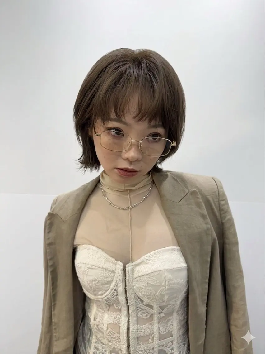 ショート カラー ボブレイヤー アッシュ ベージュカラー ボブ レイヤーカット ukaアシスタント 志賀彩子のヘアスタイル