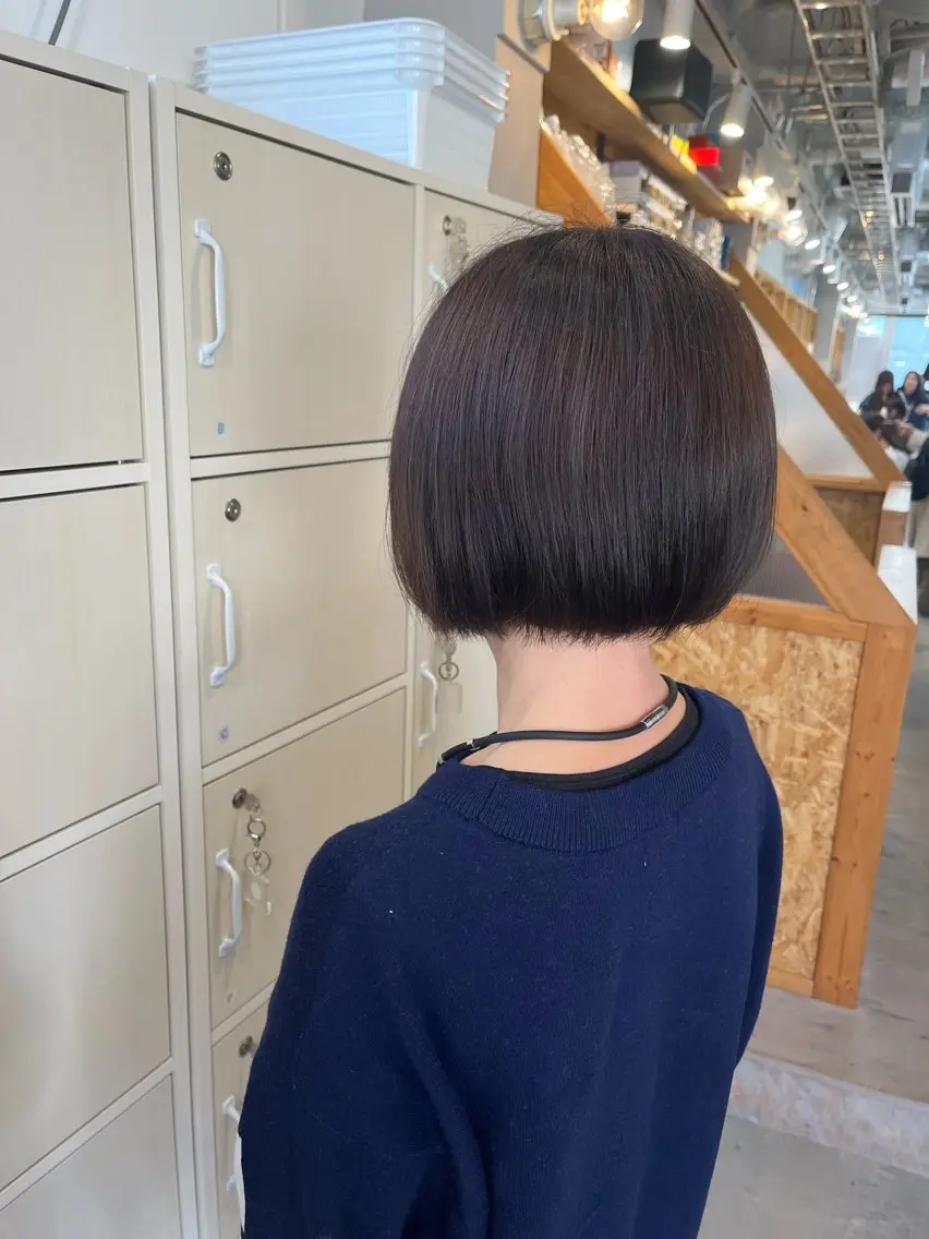 ショート アッシュ ヘアカラー わだ なつきのヘアスタイル
