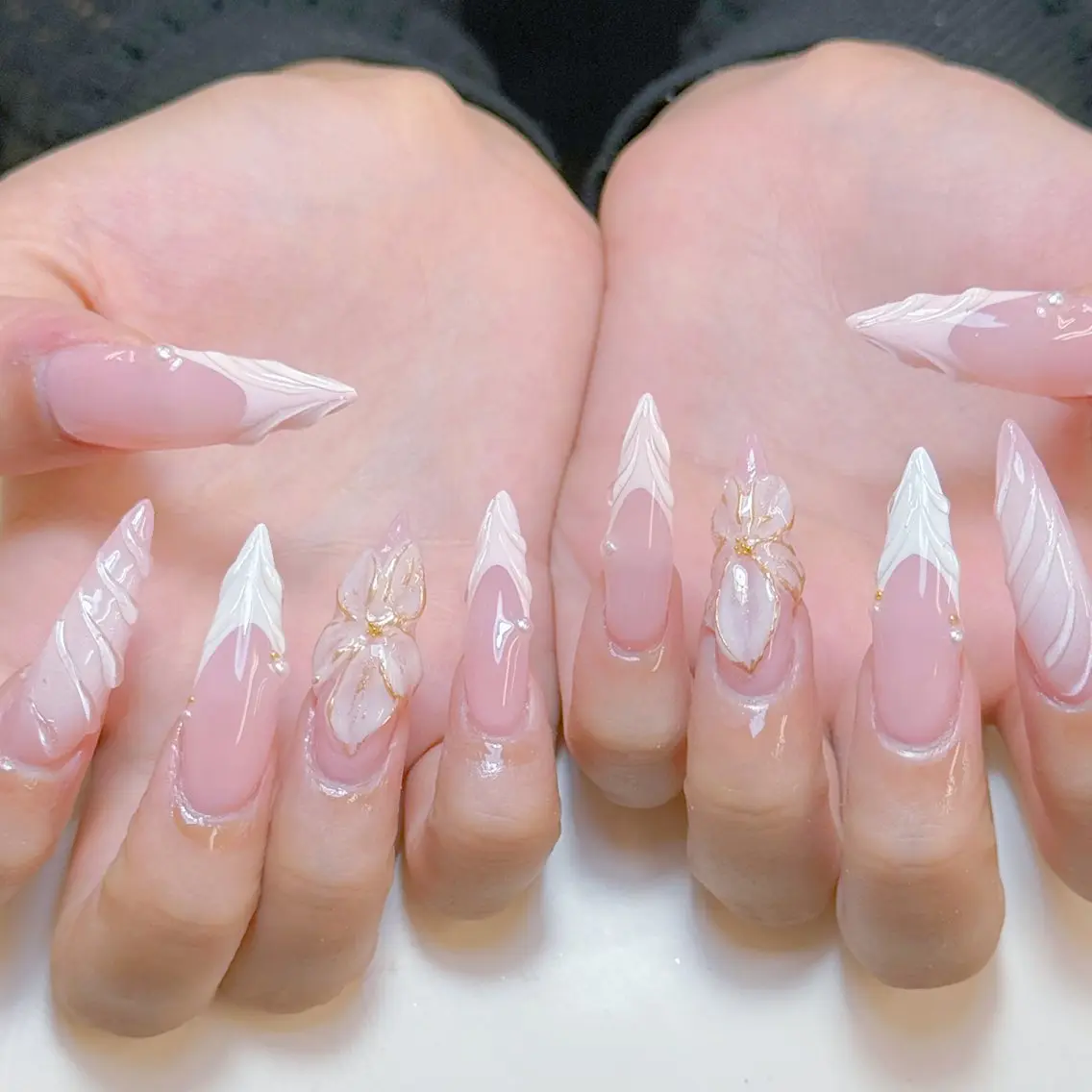 ネイル チークネイル 長さ出し フレンチネイル ジェルネイル ガラスフレンチ ハンドネイル anh nail anne🤍のネイルデザイン