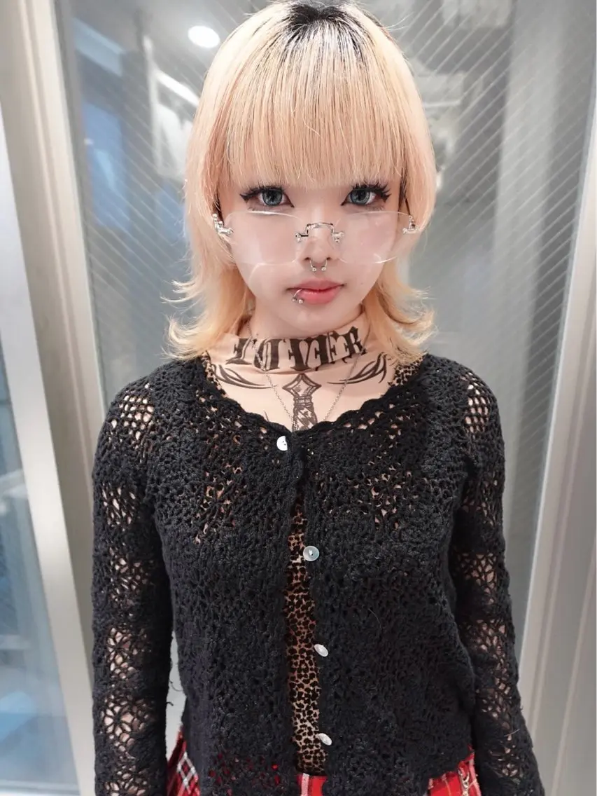 カラー ヘアカラー 梅林 亜衣のヘアスタイル