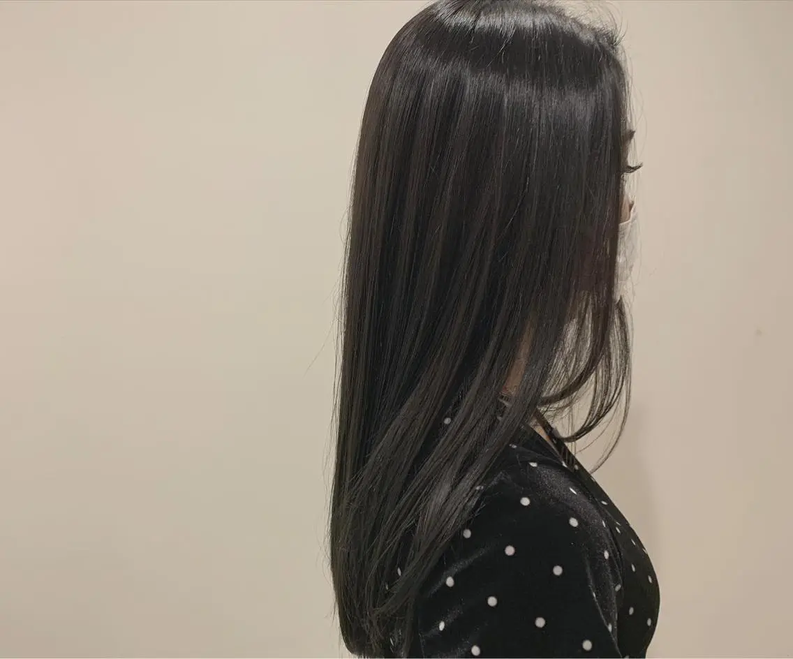 カラー 黒髪 ブルーカラー ブルーブラック 杉山 憂人のヘアスタイル