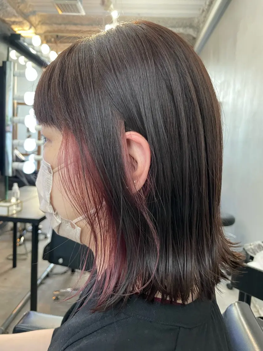 ミディアム カラー ブリーチ ピンクカラー 外ハネヘア カット ヘアカラー ブリーチなし透明感 タケザワミキのヘアスタイル