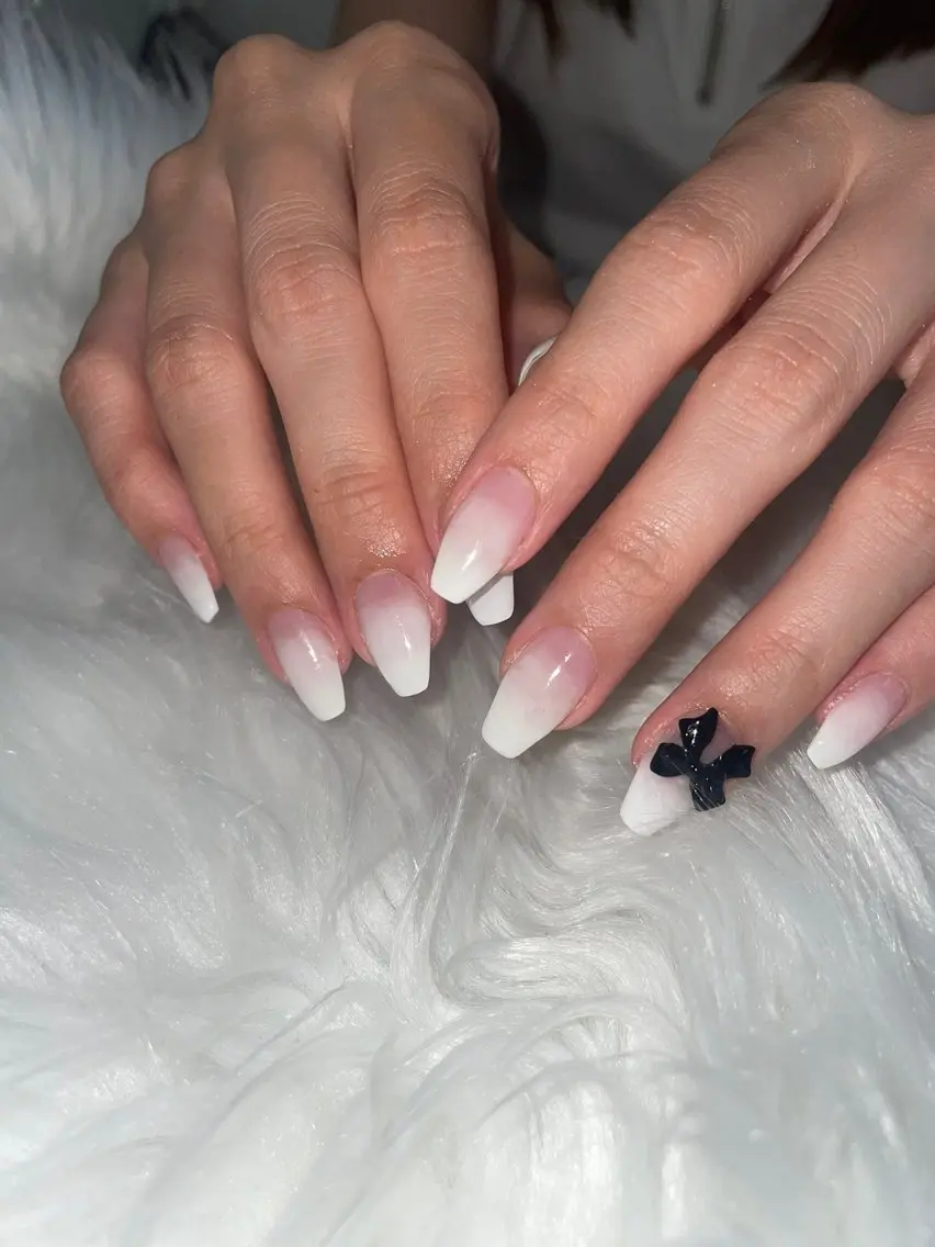 ネイル ガーリー リボン シンプルネイル Nailstudio Hulmのネイルデザイン