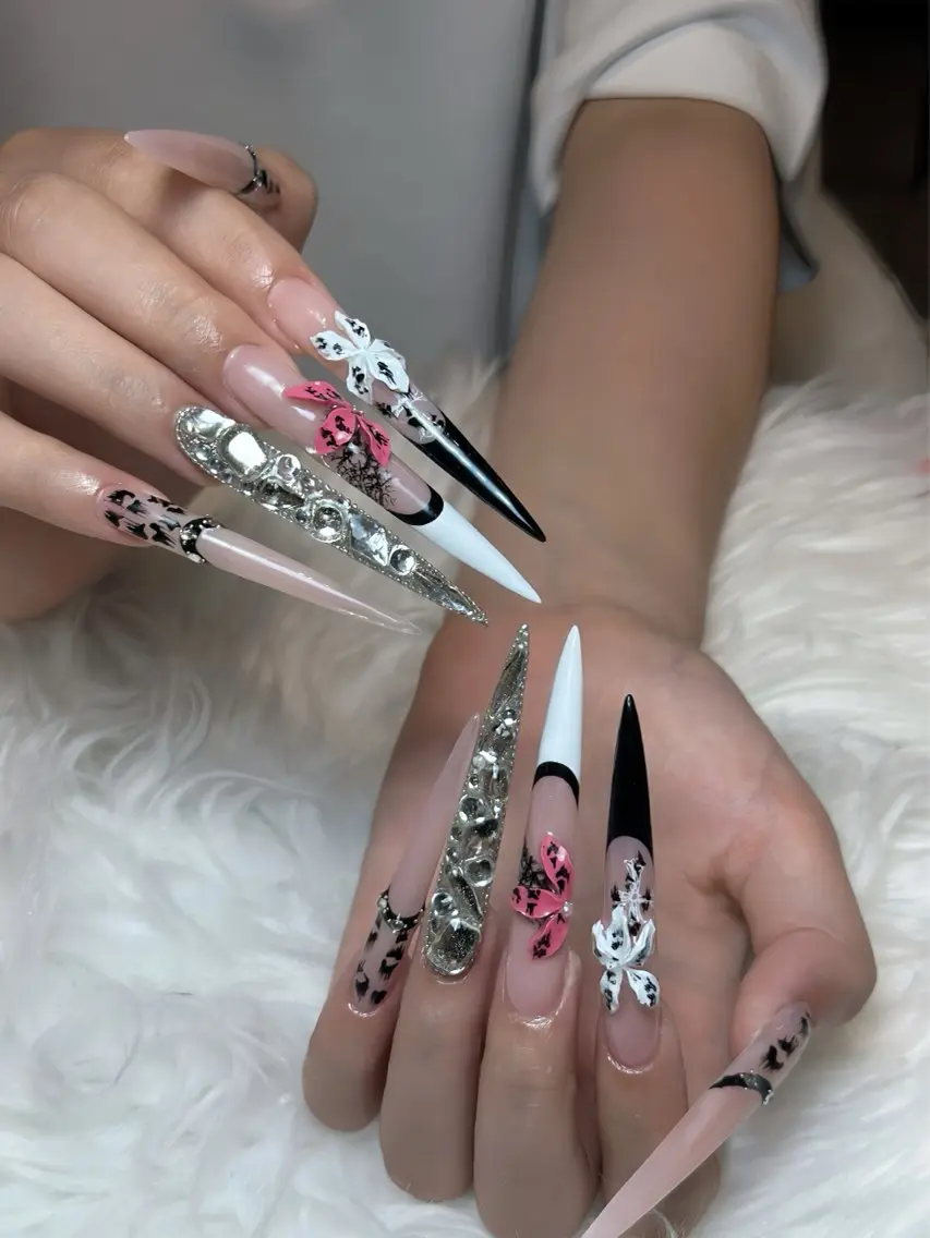 ネイル チークネイル ドット フレンチネイル グラデーション ハート ハンドネイル ハンドケア Eli Muse 新宿ネイルのネイルデザイン