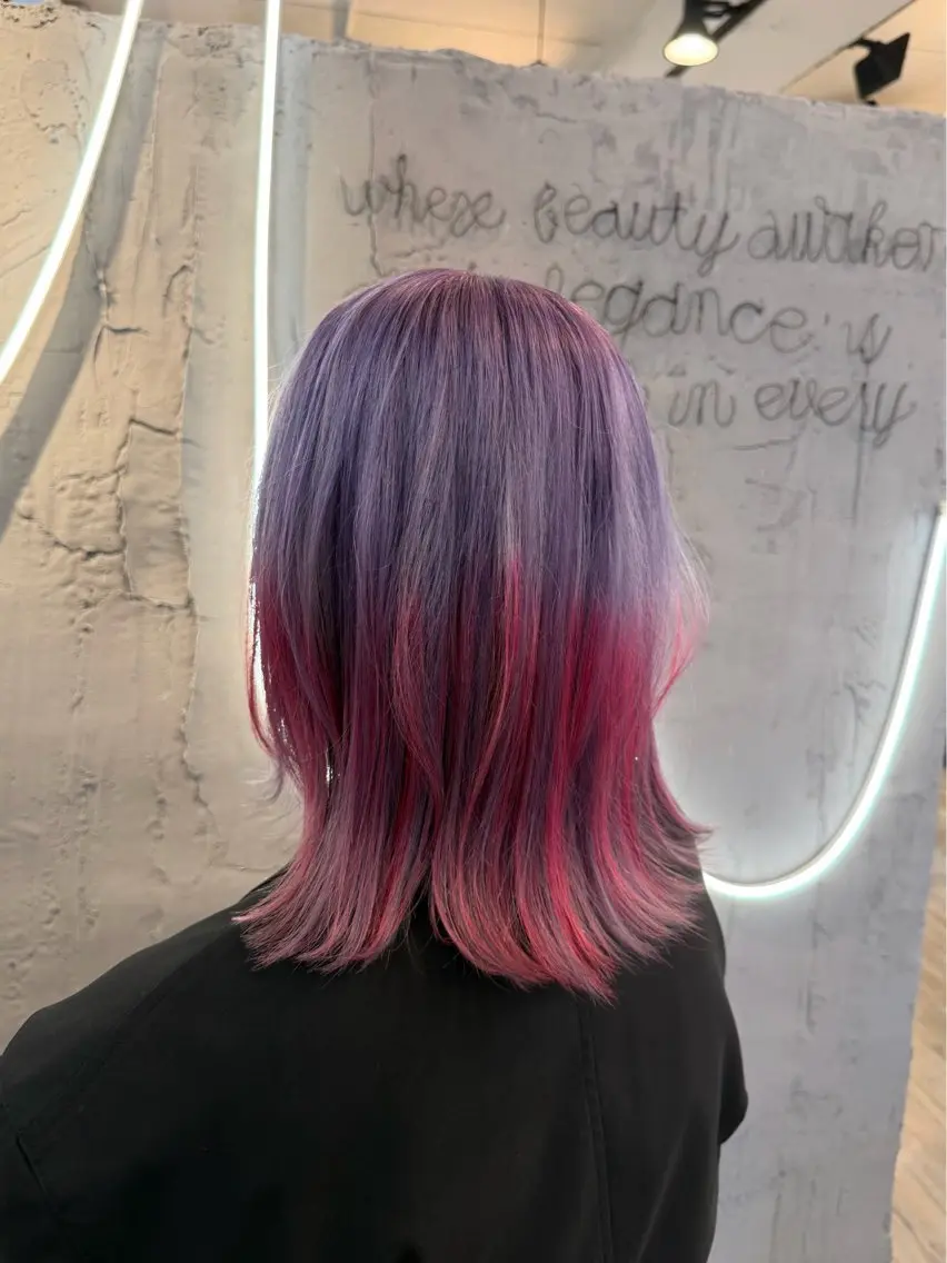 ショート カラー 透明感カラー デザインカラー ラベンダーカラー レッドカラー カット ヘアカラー トリートメント いぐちしょうた🫧 VISAGEbaskのヘアスタイル