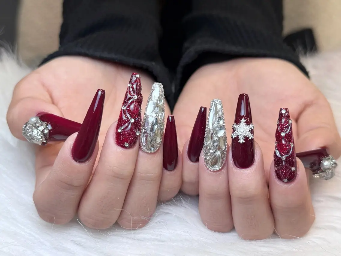 ネイル アートネイル 成人式 ネイルチップ 冬ネイル クリスマス Nie Nail Shinokuboのネイルデザイン