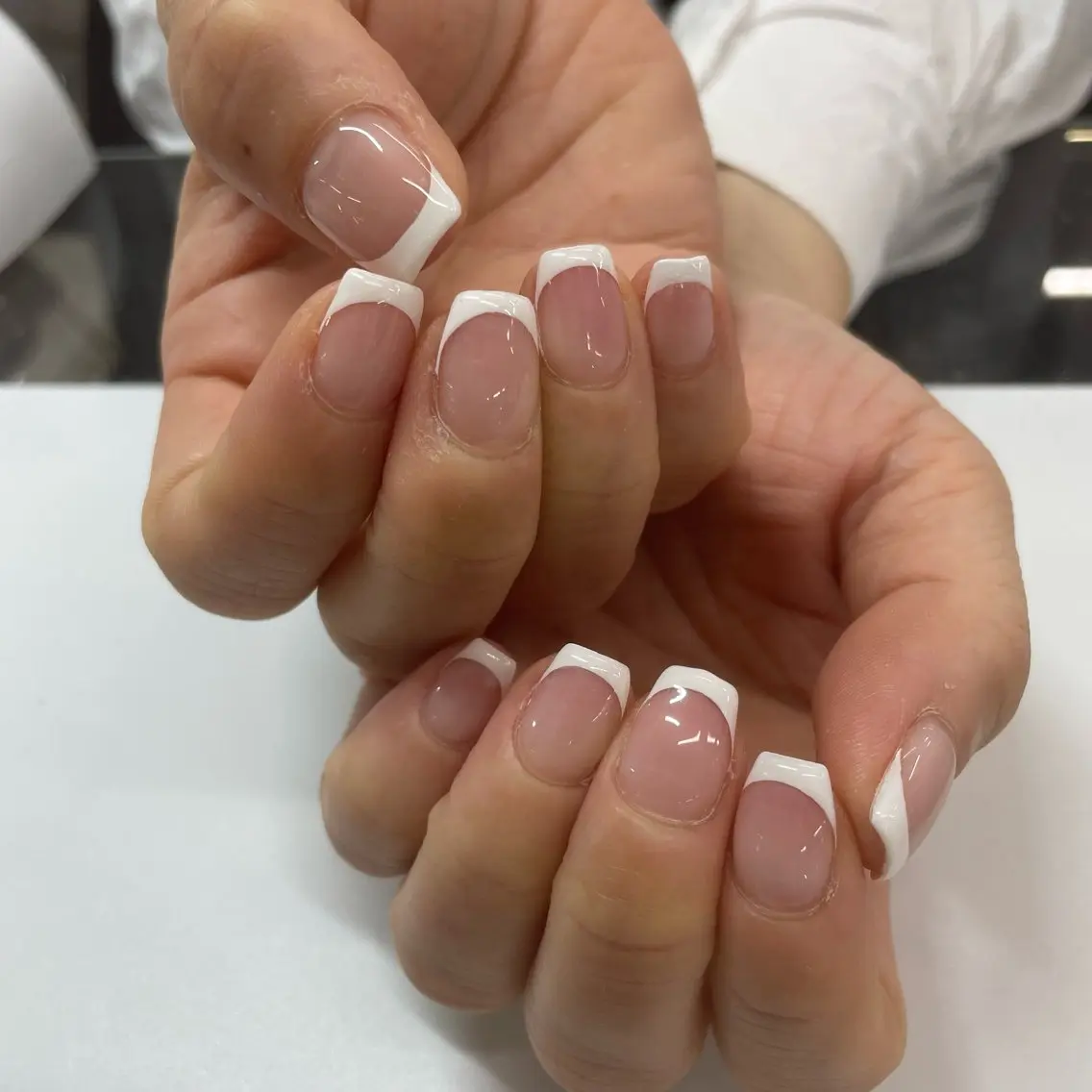 ネイル フレンチネイル スクエアネイル MAXKELLY EMIのネイルデザイン