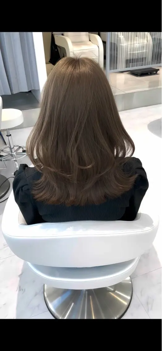 ミディアム カット ヘアカラー トリートメント City/louwe 韓国レイヤーカットのヘアスタイル