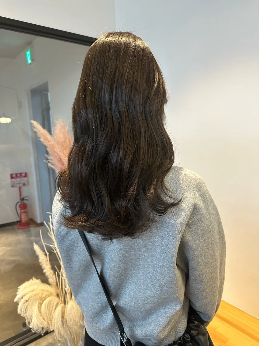 ミディアム カラー yuika .のヘアスタイル