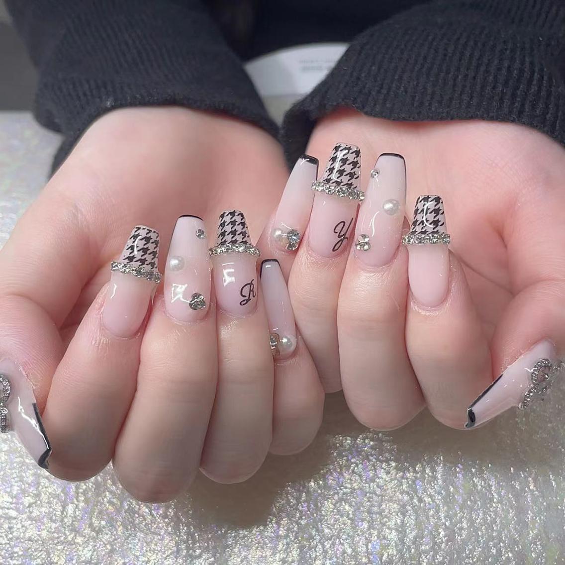 ネイル ハンドネイル Queens テイのネイルデザイン
