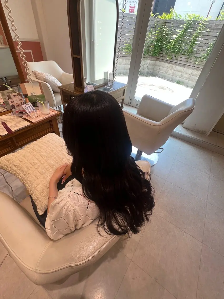 ロング カラー ブリーチ グレージュ 橋本 天愛のヘアスタイル