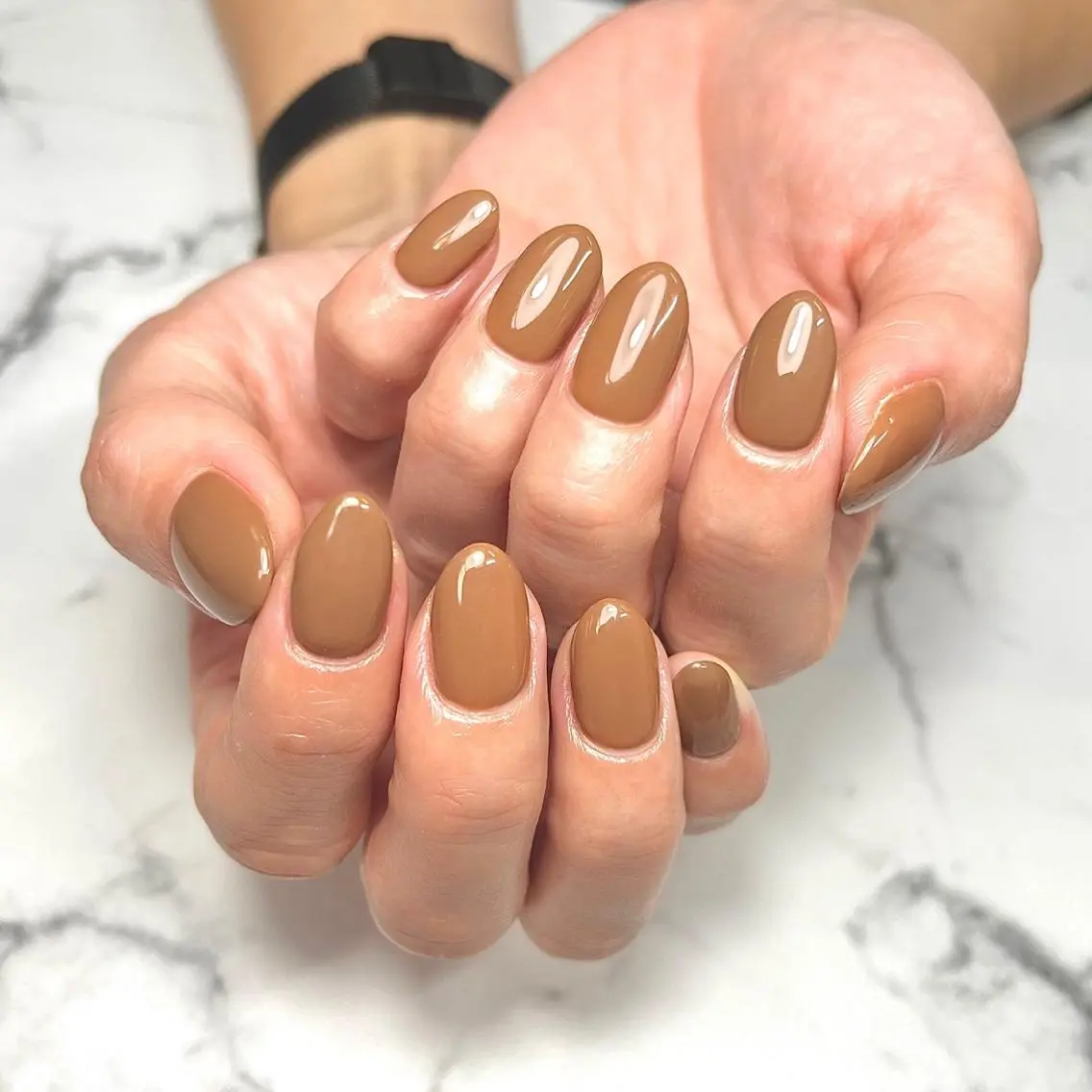 ネイル ブラウン 持ち込み オフィスネイル ワンカラーネイル ショートネイル ハンドネイル NAIL NOWのネイルデザイン